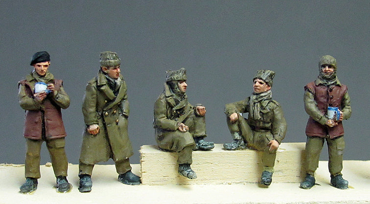 Crew in winter clothing relaxing (20mm) - Image 2