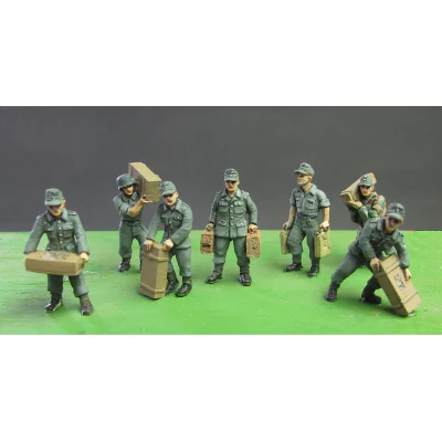 Germans loading boxes (20mm) - Image 2