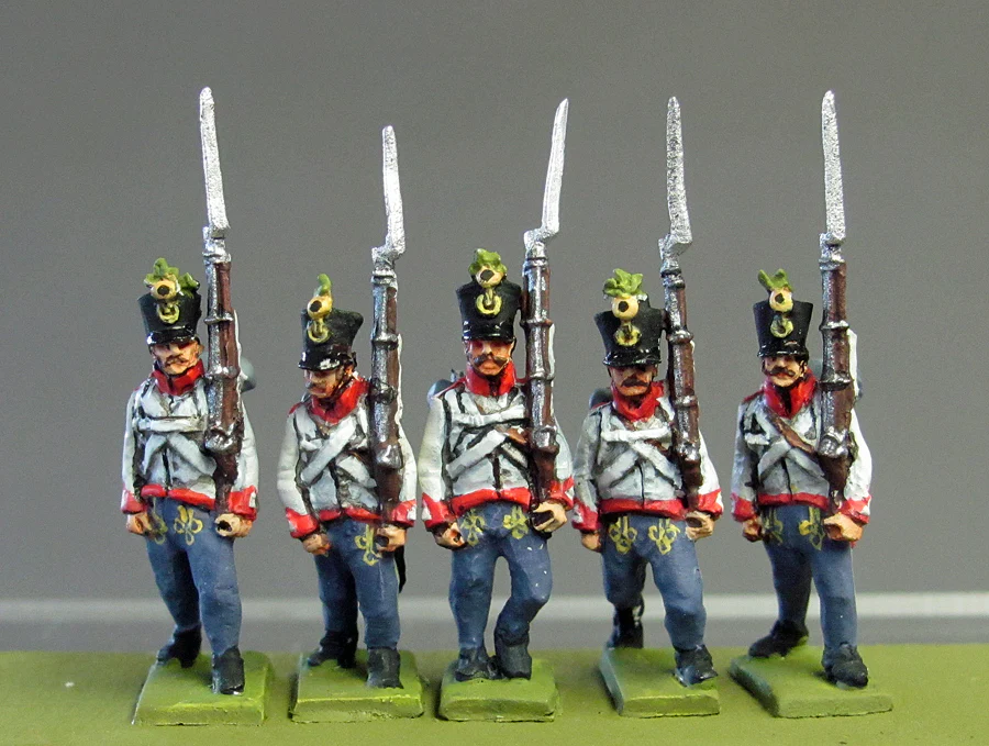 Hungarian fusilier, shako, marching, shoulder arms (18mm) - Image 3