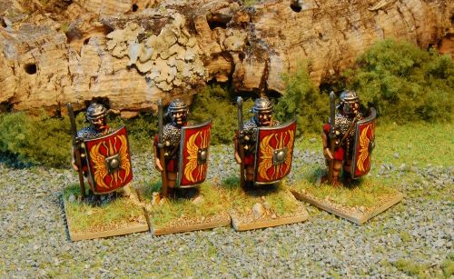 Legionaries Standing - Mail (28mm)