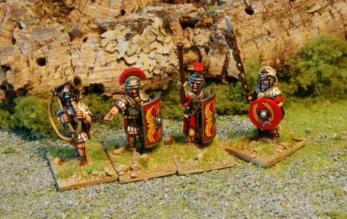 Legionary Command Standing - Lorica Segmentata (28mm)