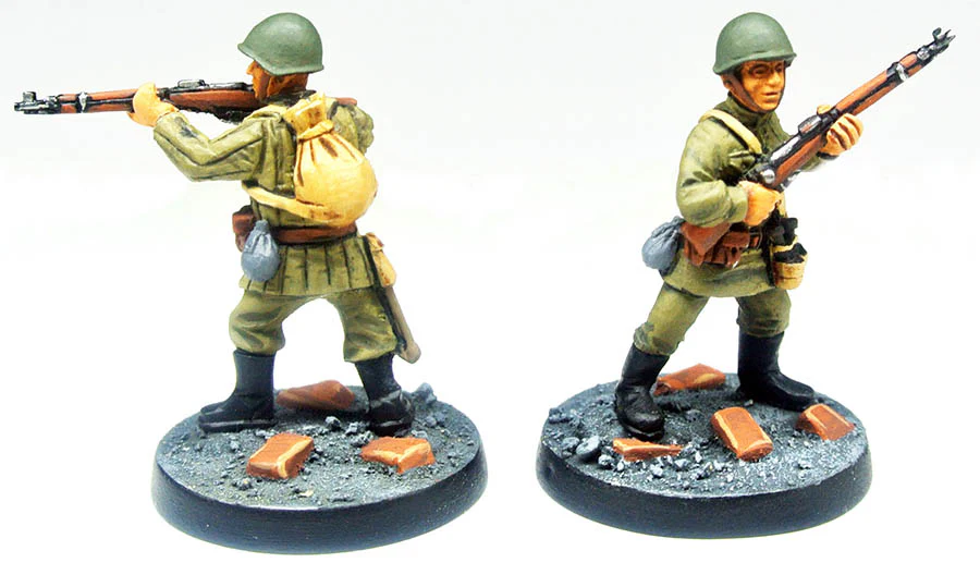 Soviet infantry in helmet with rifle (28mm) - Image 3