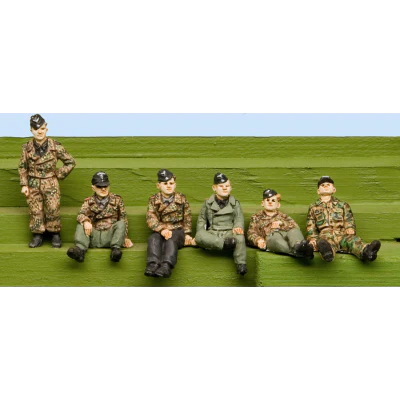 SS Panzer crew, relaxing (20mm) - Image 2